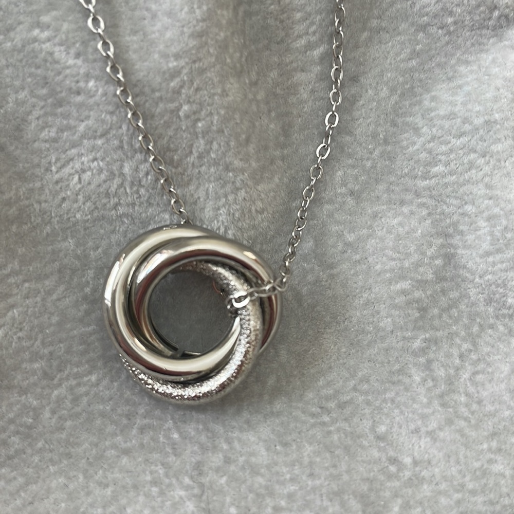 3 Necklaces - Picture 4 of 6